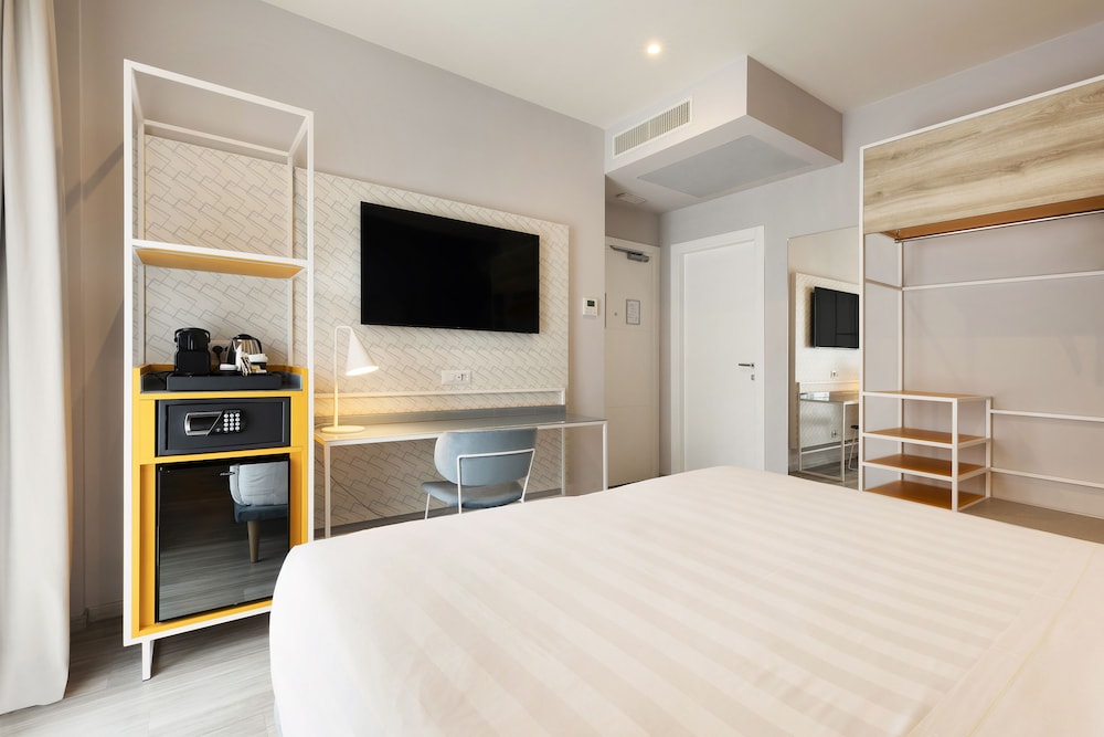 Adesso Hotel 17/50