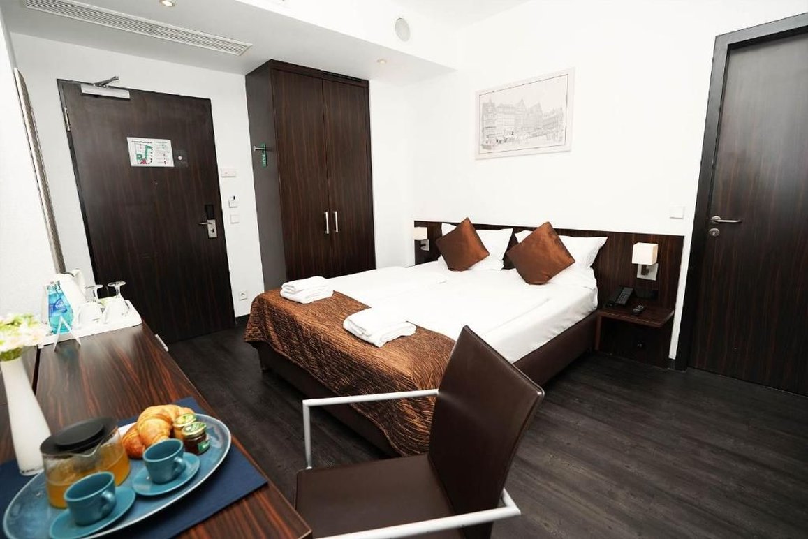 Room, Double Bed