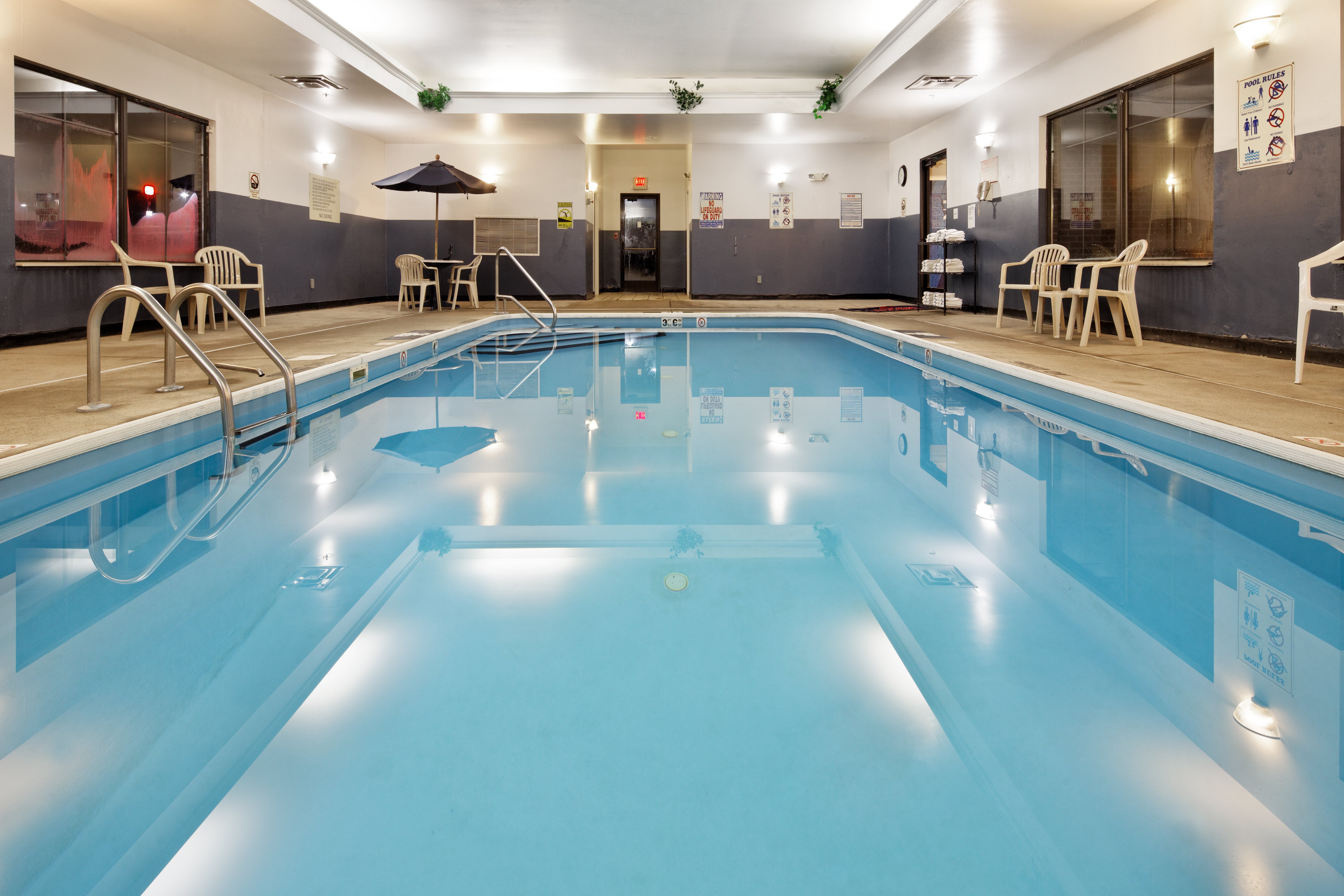 Holiday Inn Express Hotel And Suites Lancaster 38/72