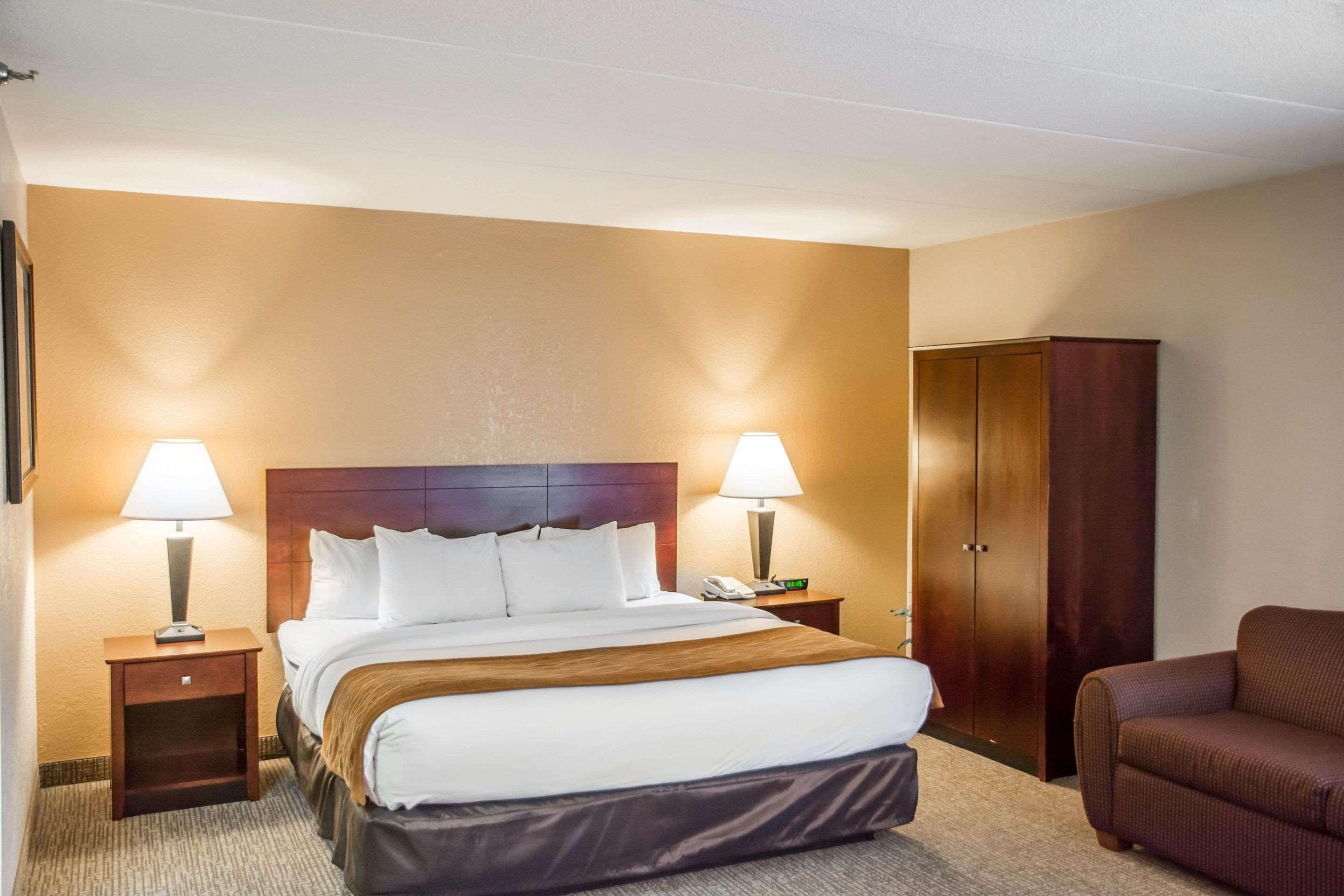 ROOM, KING BED