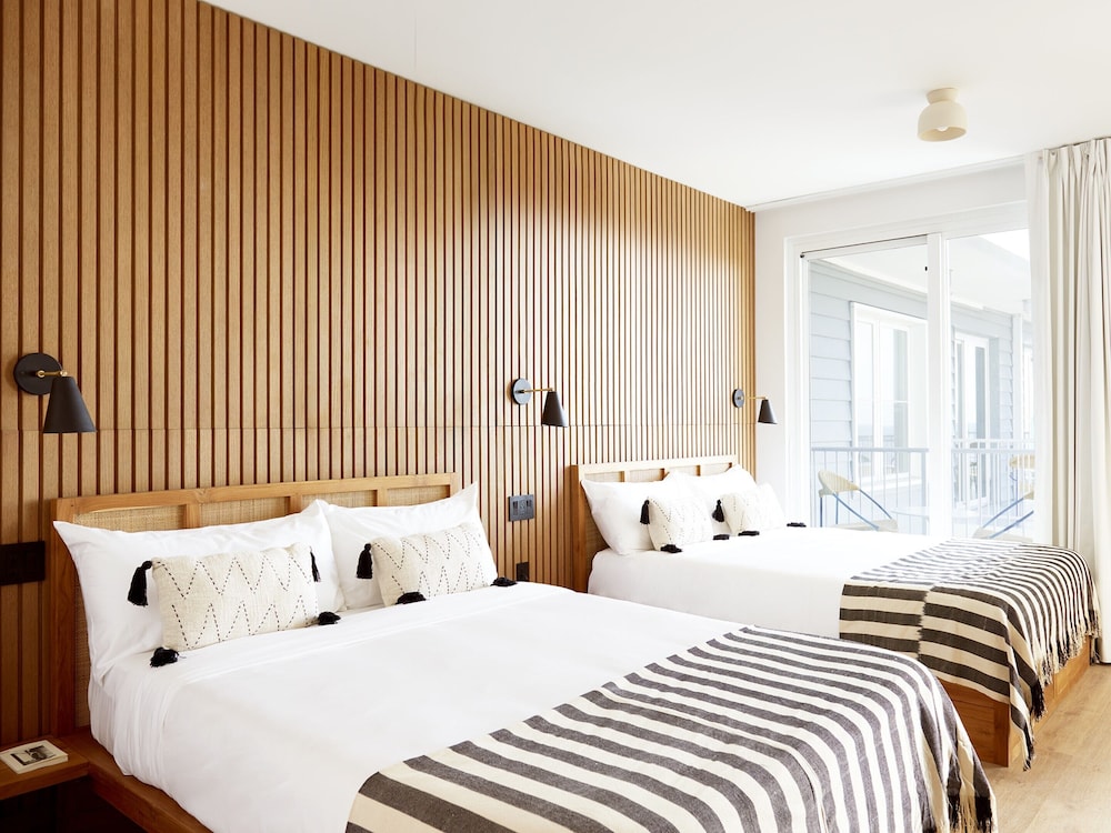 JUNIOR SUITE, 2 QUEEN BEDS, OCEAN VIEW, TERRACE, ACCESSIBLE