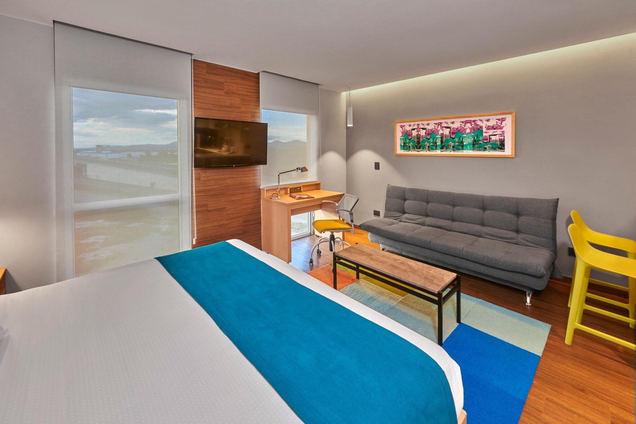 Suite, King Bed