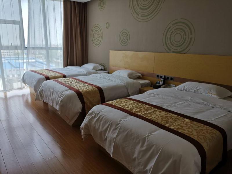 GreenTree Inn Huanggang City Wuxue City Kanjiang Avenue 8/27