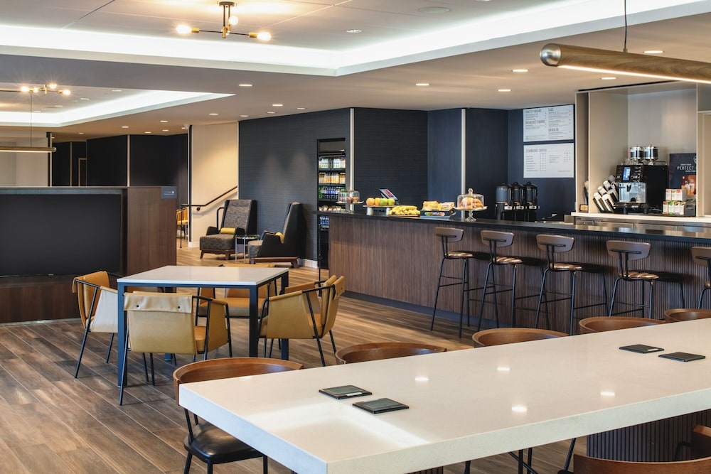 Courtyard by Marriott Santa Cruz 28/36