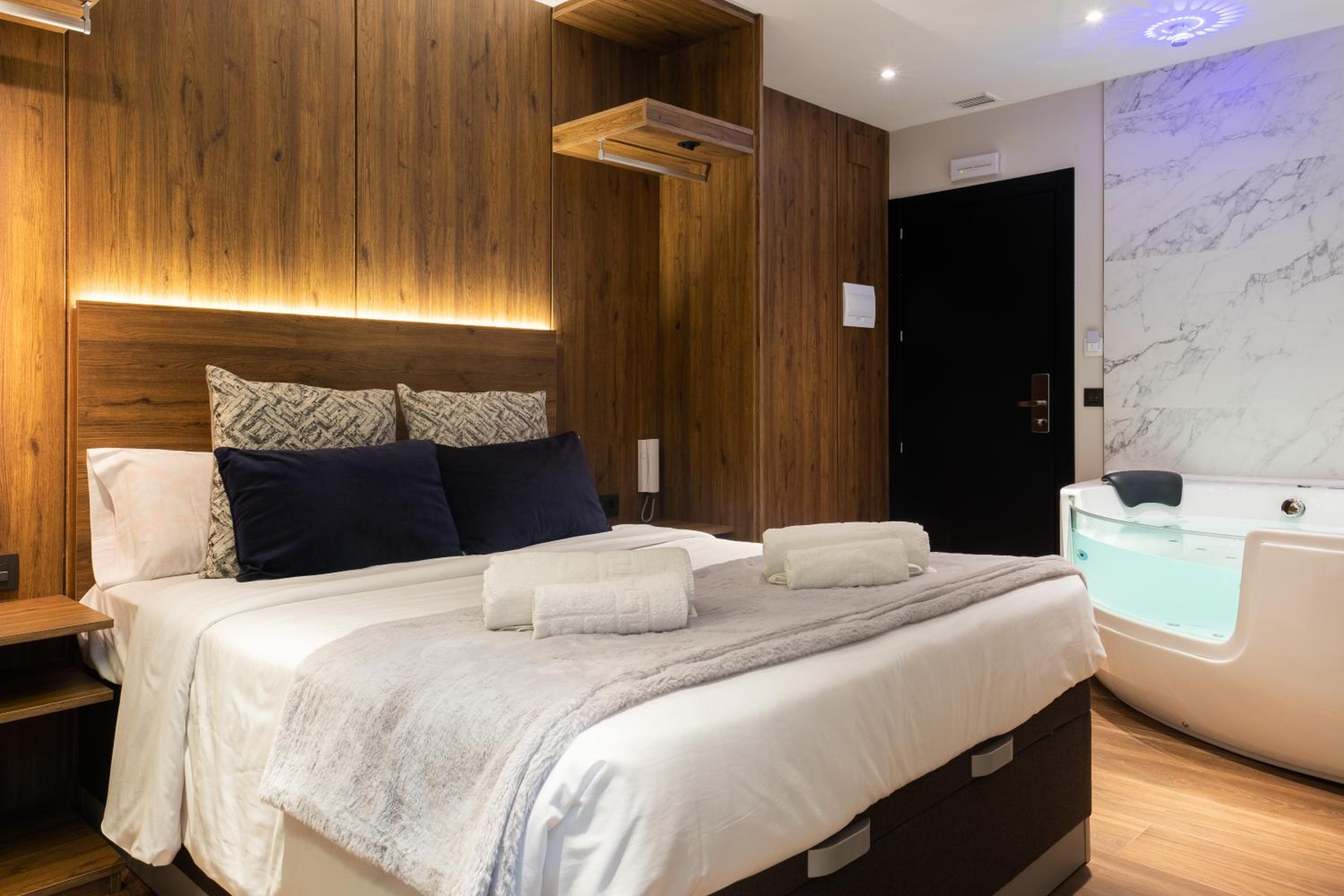 Exclusive, Double Bed
