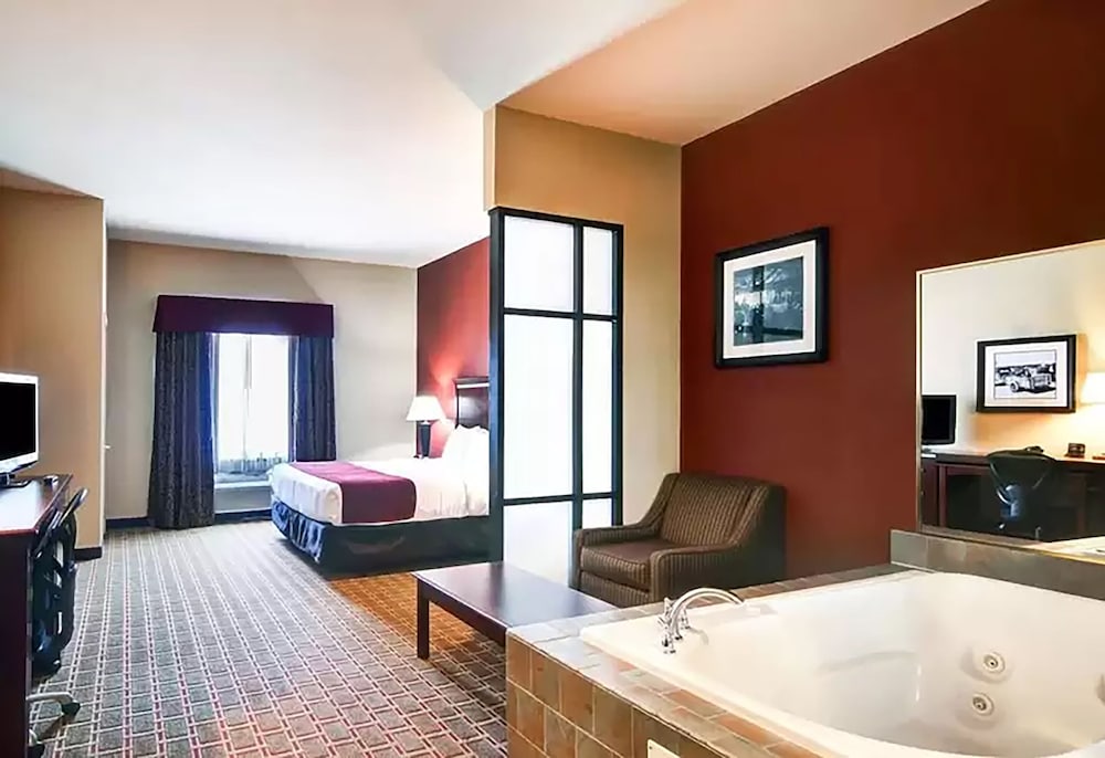 Comfort Suites At Lake Worth 14/47