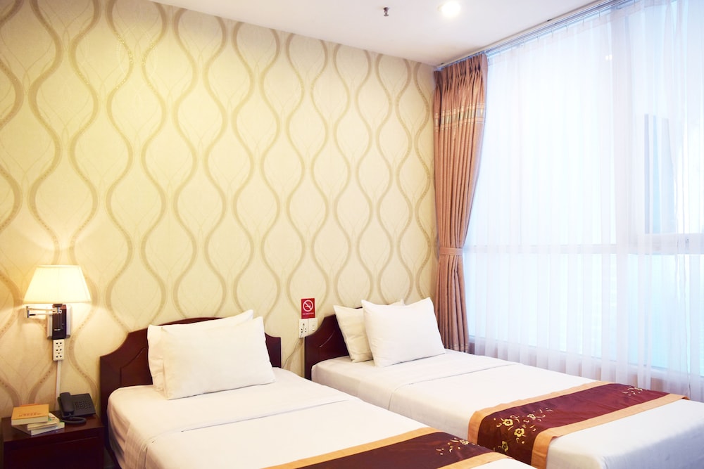DELUXE, TWIN BEDS, CITY VIEW
