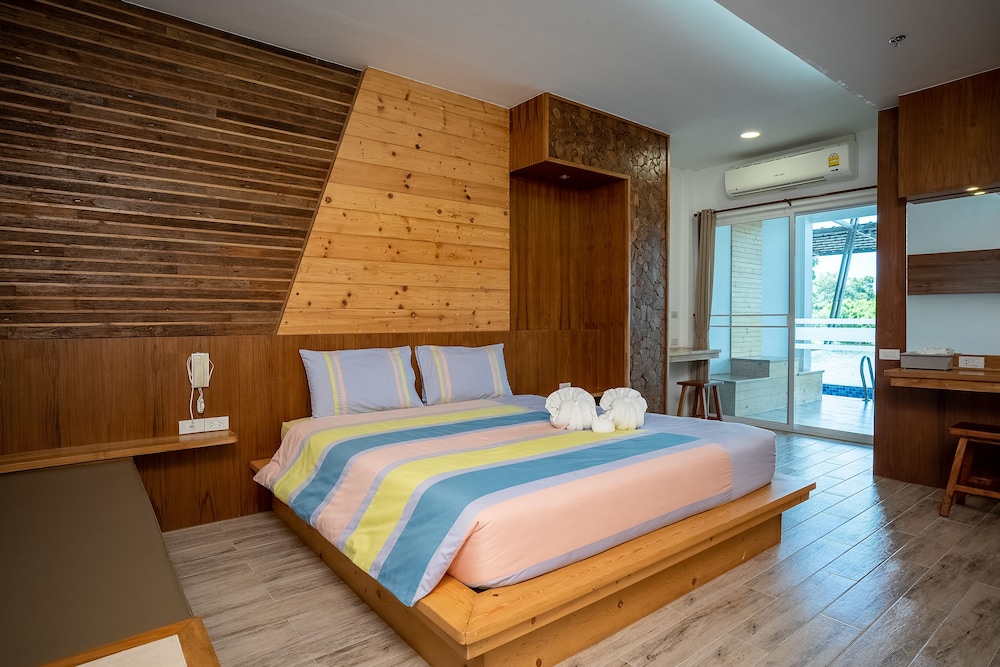Room, King Bed, Pool Side