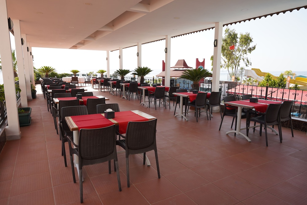 Aleria Belport Beach Hotel 57/71