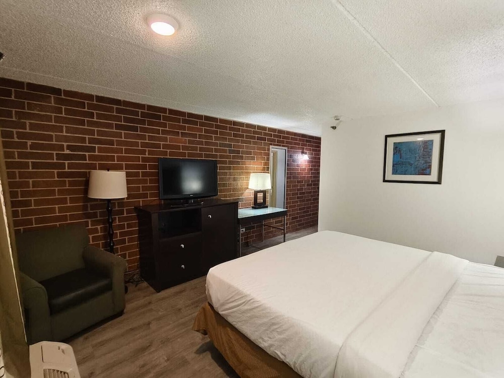 Plaza Hotel By OYO Calumet Park Near Alsip I 57 34/62