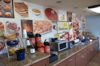Days Inn by Wyndham Champaign Urbana 12/16