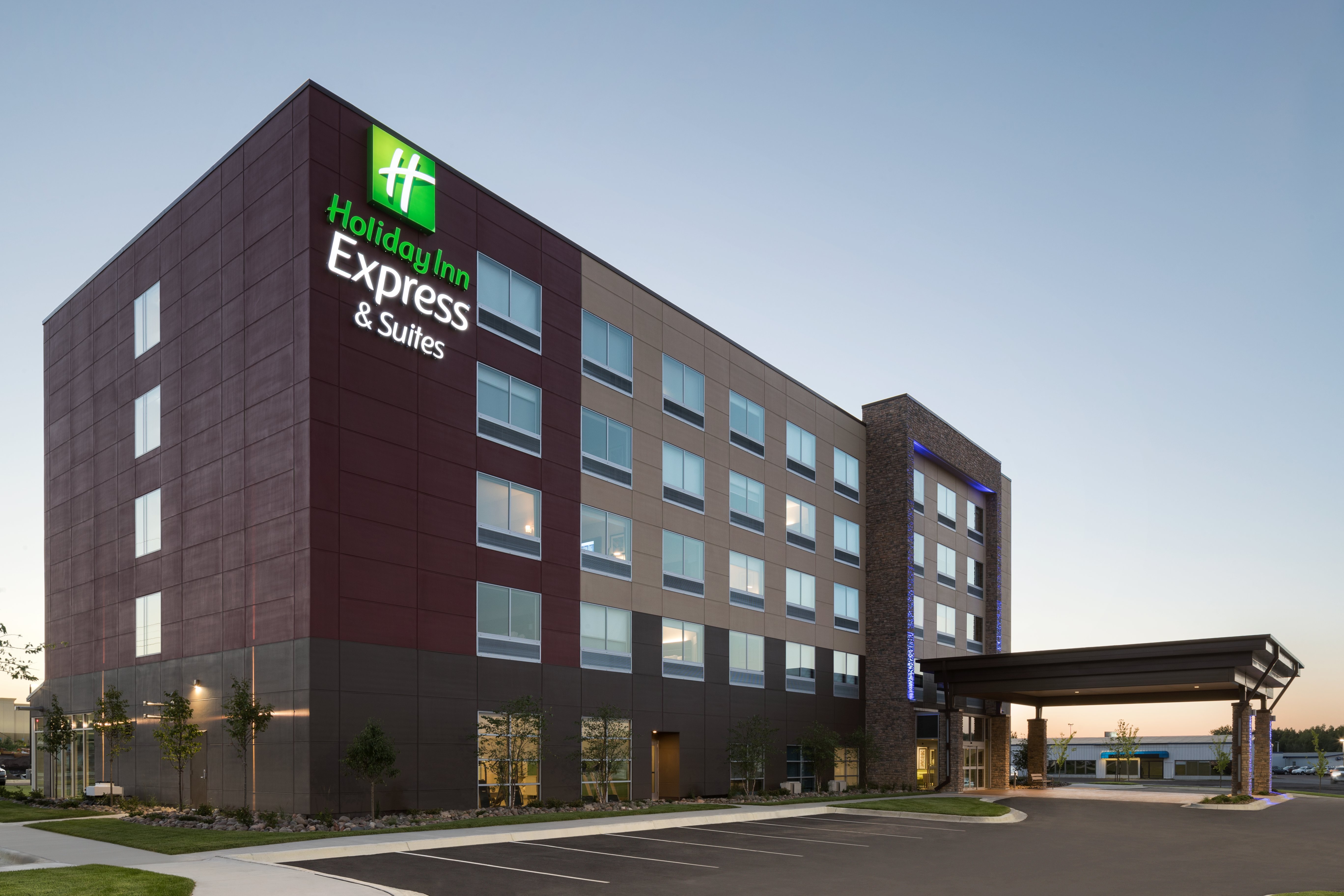 Holiday Inn Express And Suites Duluth North Miller Hill 53/59