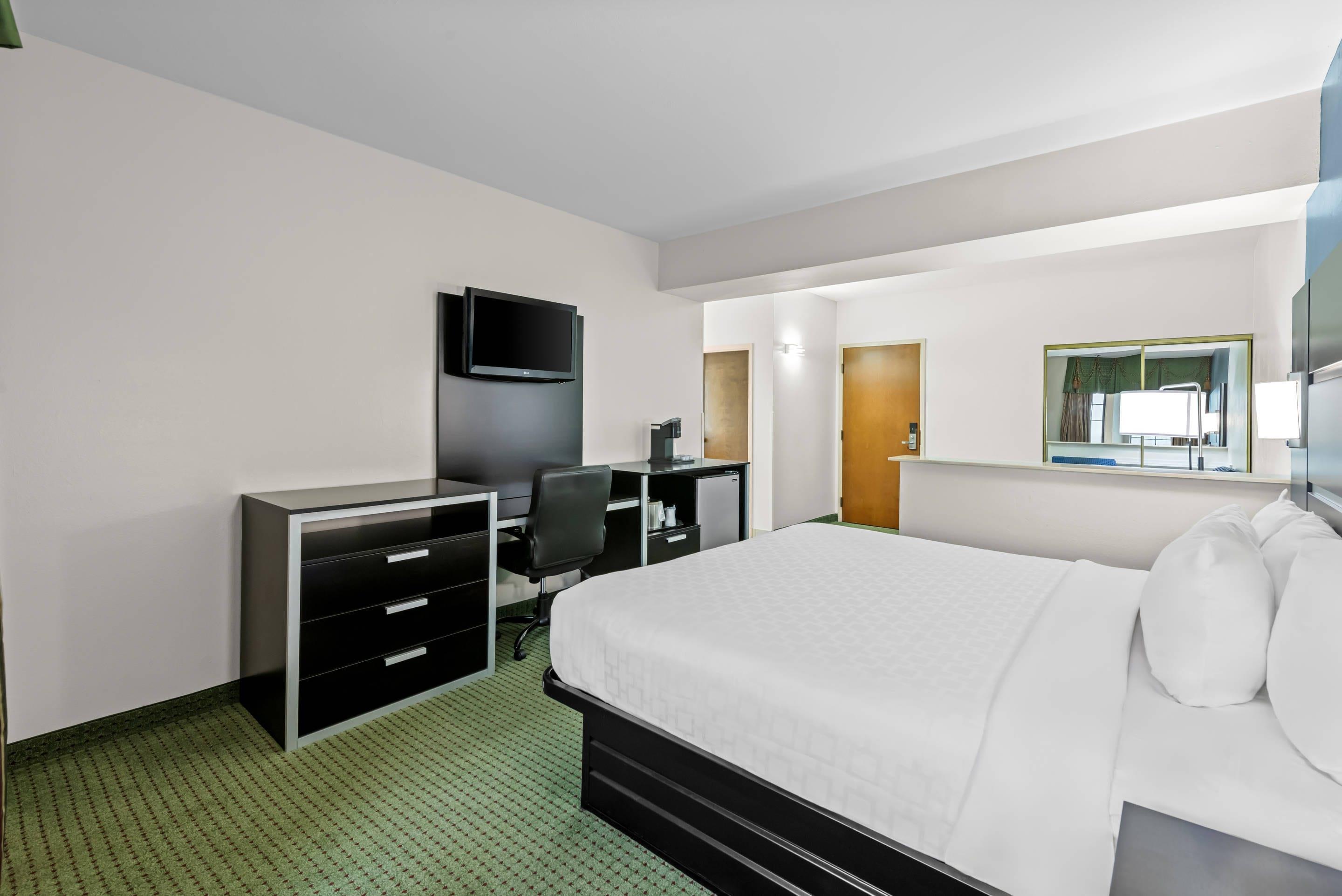 SUITE, KING BED