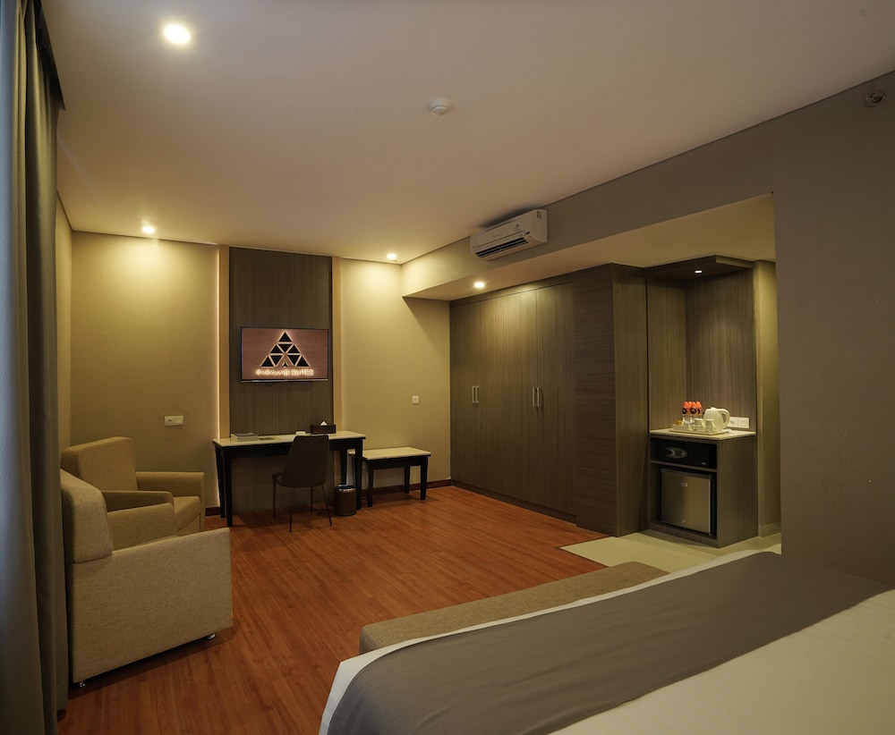 Pyramid Suites 8/54