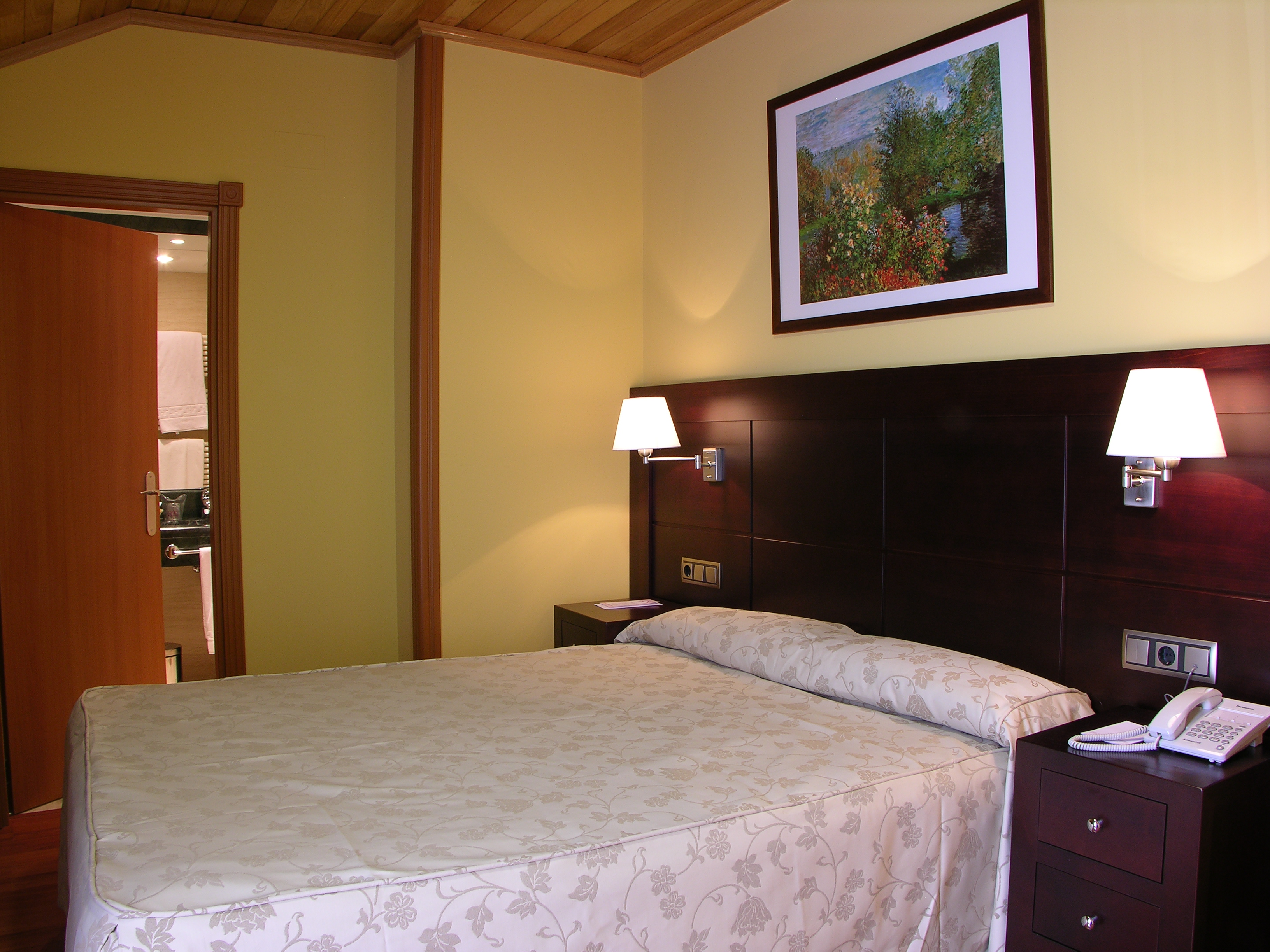 Standard, Double or Twin Bed