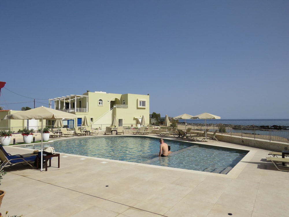 Blue Beach Villas Apartments 57/61