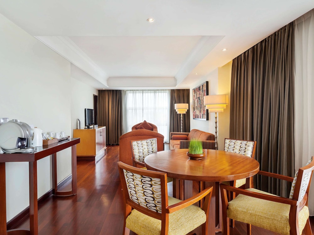 NOVOTEL SEMARANG 53/76