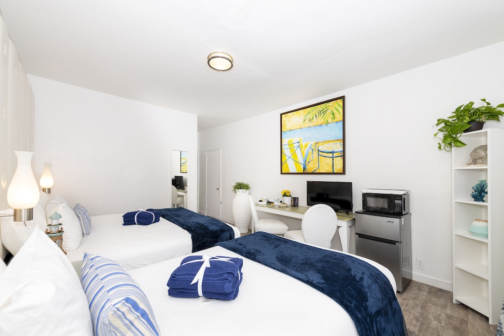 Norman's Hotel And Dining 25/62