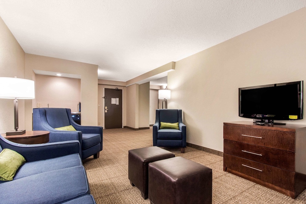 Comfort Inn and Suites Omaha Central 31/42