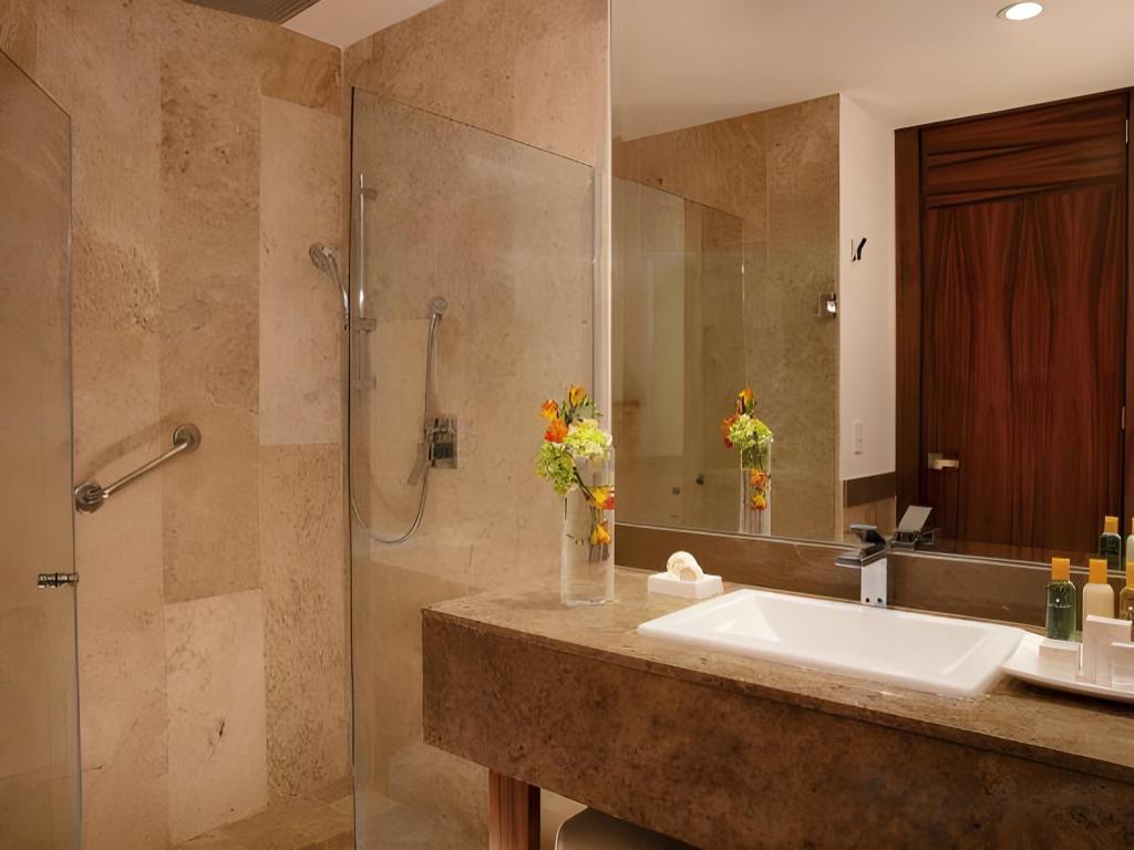 One Bedroom Suite at BelAir SunClub، Krystal Grand Los Cabos All Inclusive 3/3
