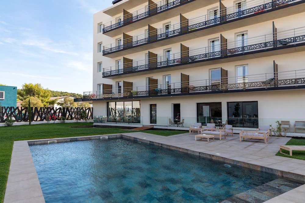 Golden Tulip Martigues Provence 1/43