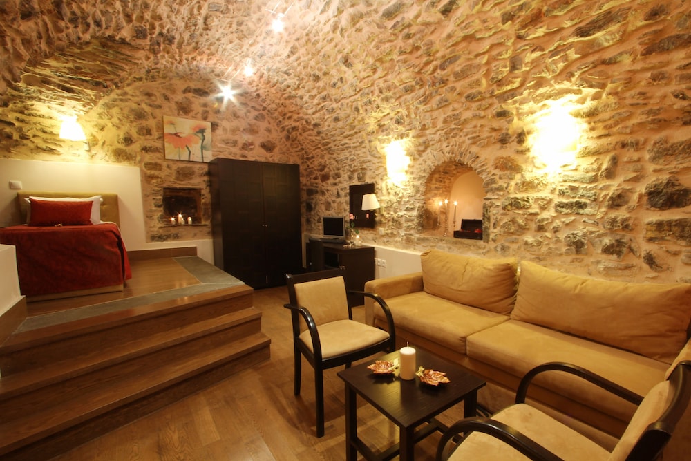 MEDIEVAL CASTLE SUITES TRADITIONAL 32/50