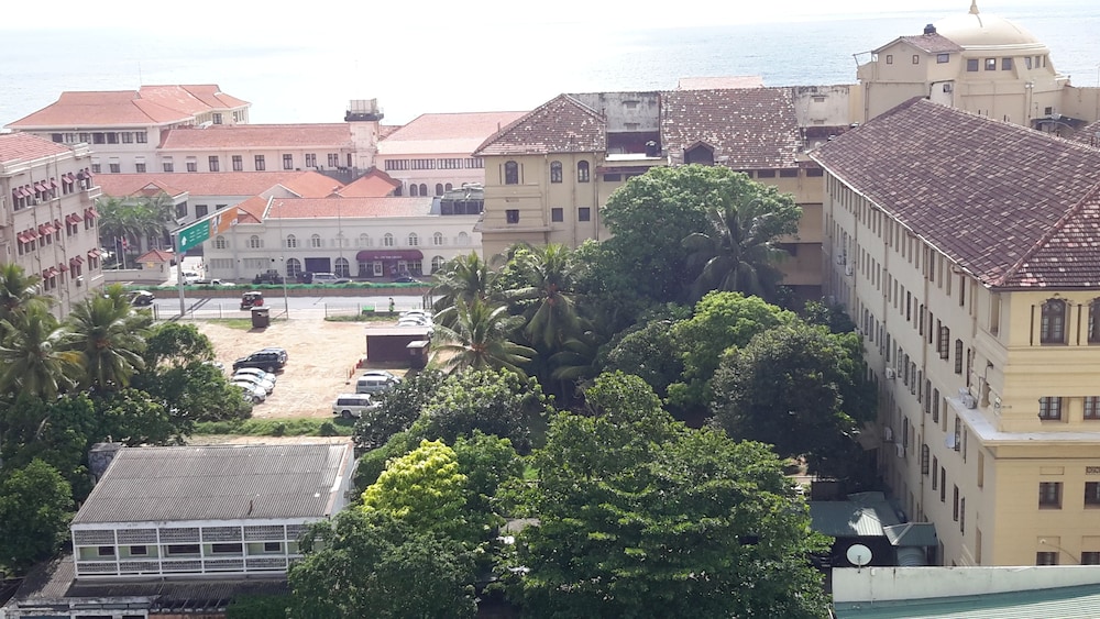 Bellavista Apartments At Cornish Colombo 14/16