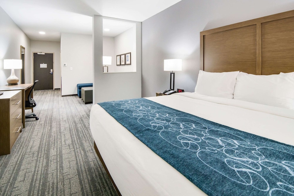 SUITE, KING BED