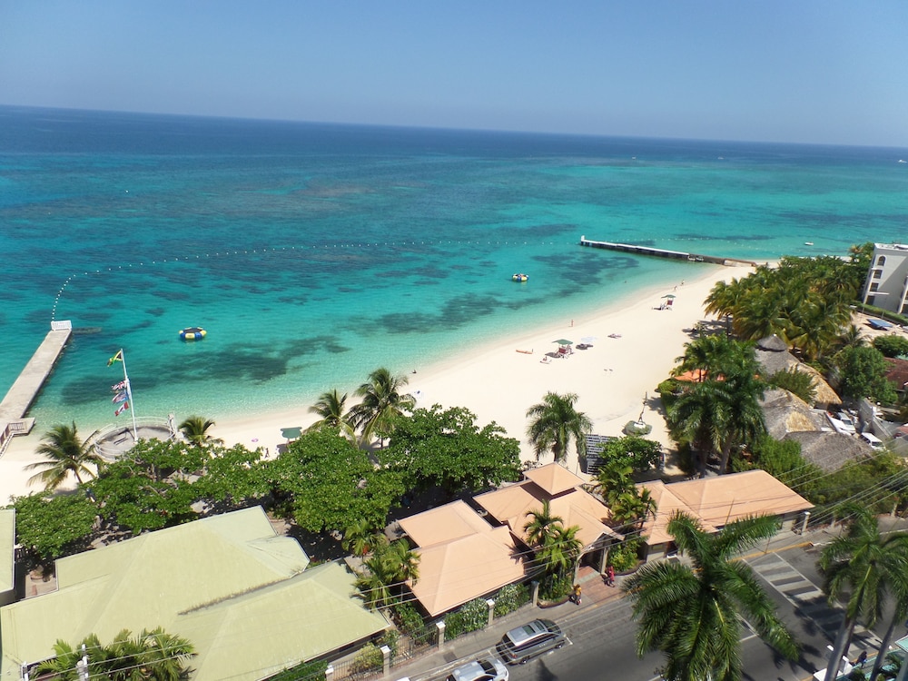 Daydream Beach at Montego Bay Club 14/18