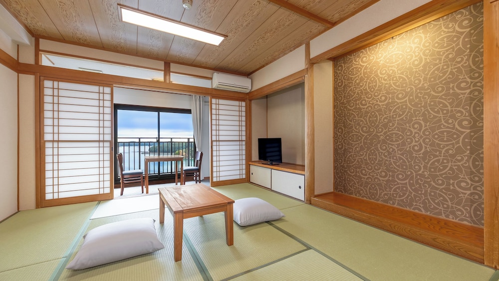 Japanese, Standard, 5 Futon Beds, No Bathroom