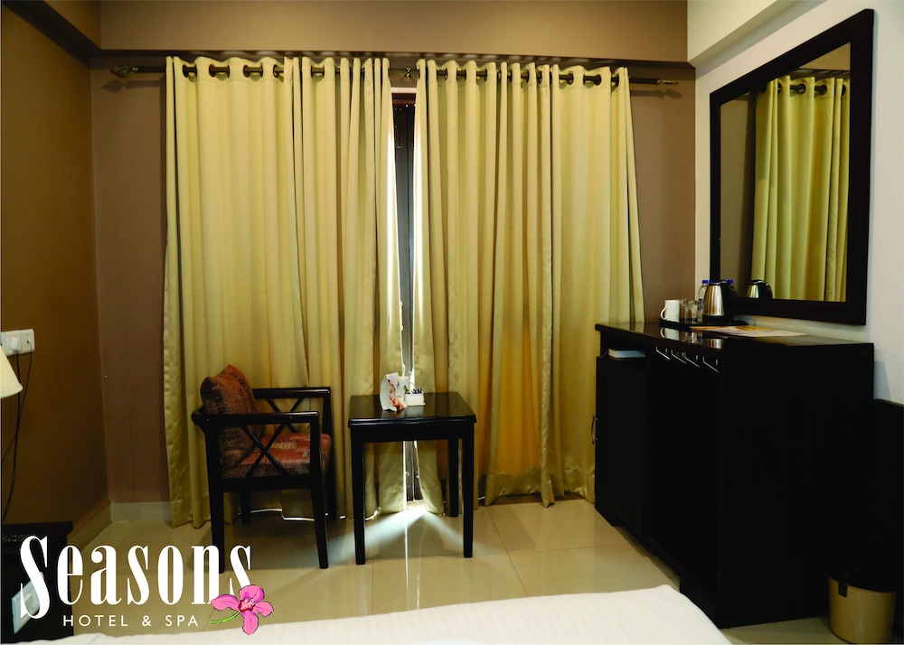 Seasons Hotels & Resorts 50/50