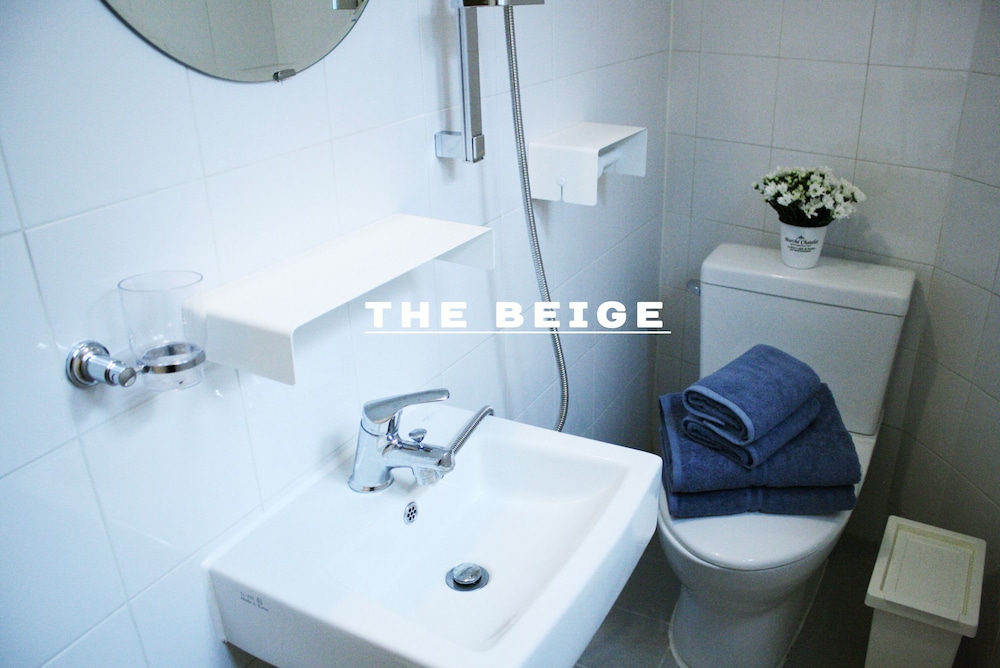 Hostel Beige 2Nd 10/44