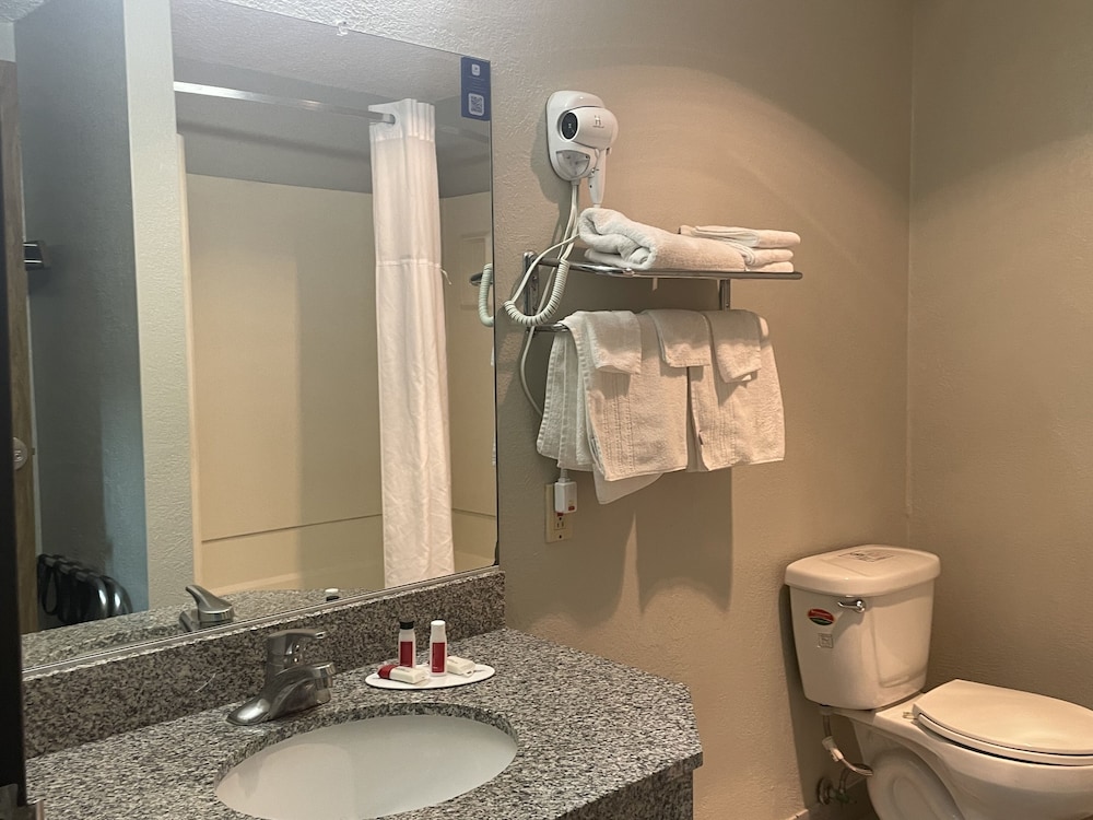 Super 8 By Wyndham Amarillo Central Tx 37/57