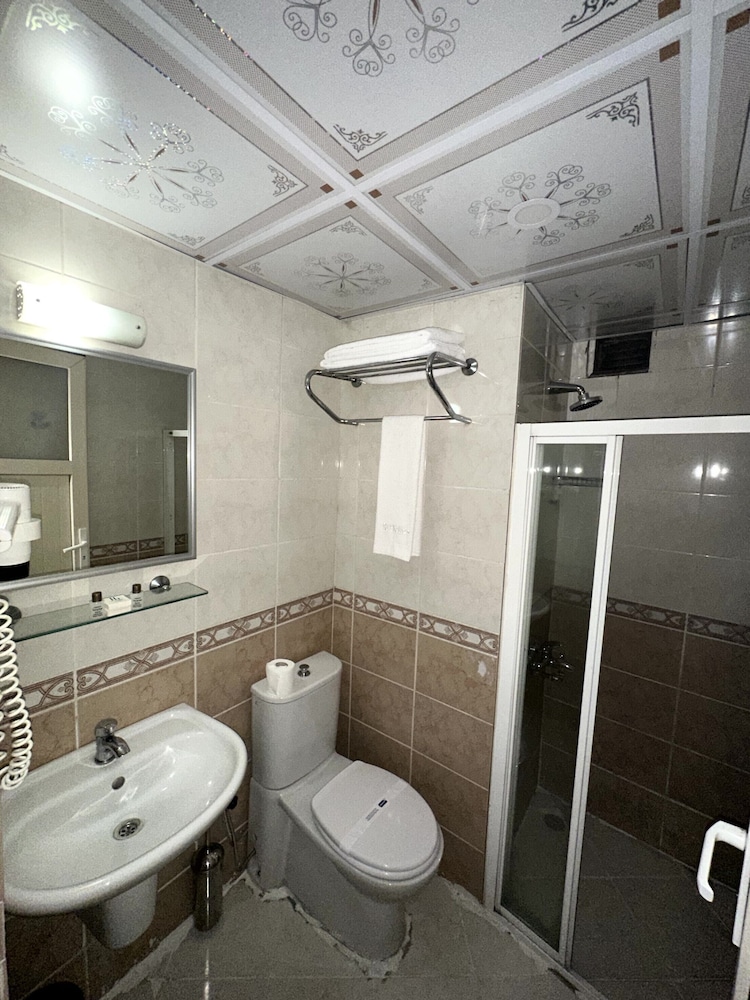 Headman Hotel 38/41