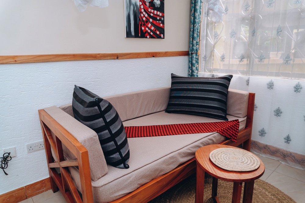 Arusha Giraffe Lodge 30/50