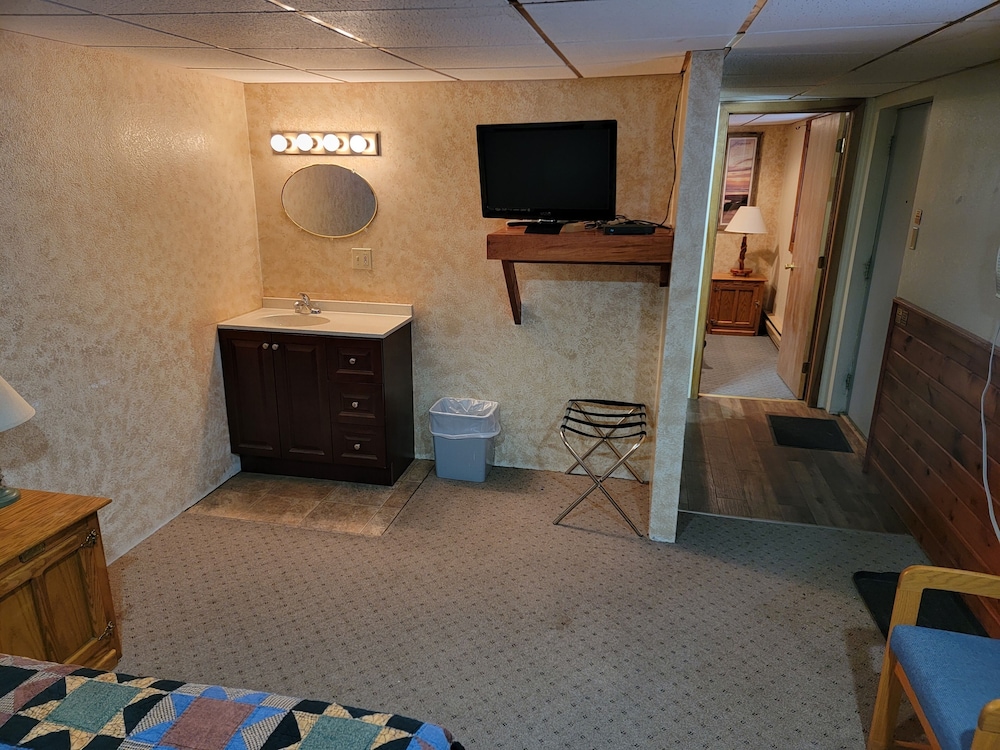 Hulett Motel 25/37