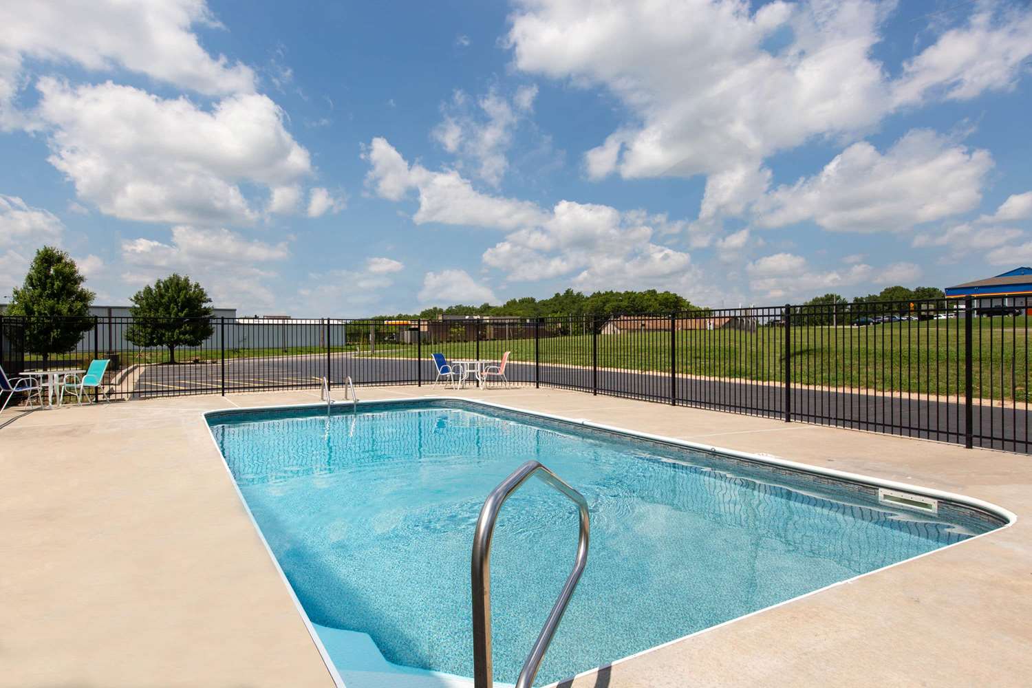 La Quinta Inn & Suites by Wyndham Blue Springs 14/31
