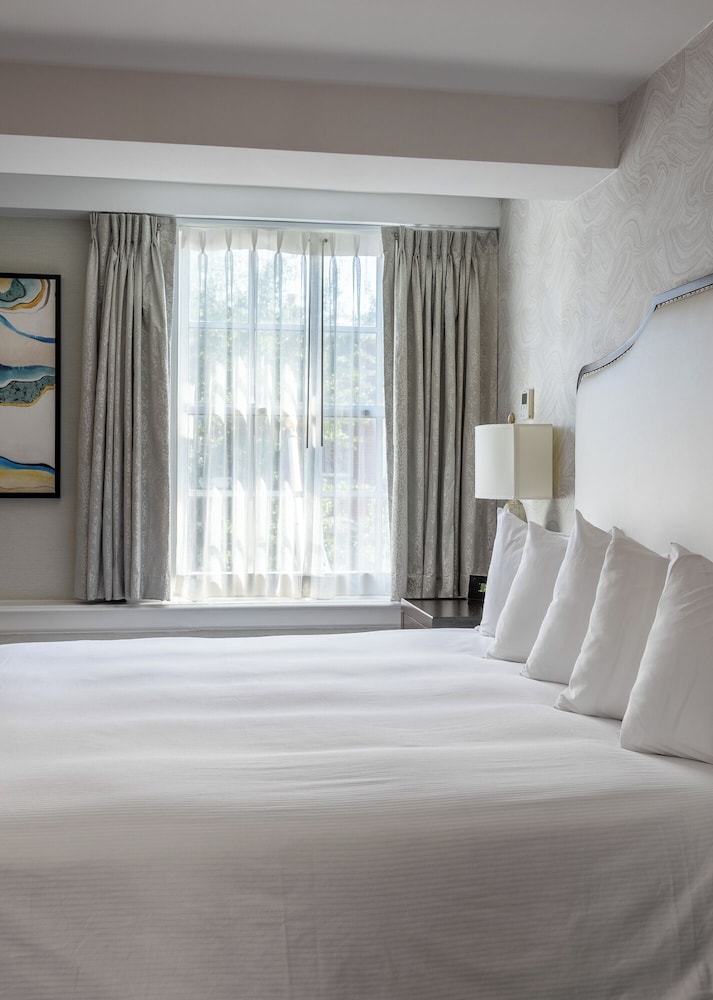 SENATE, STANDARD, KING BED