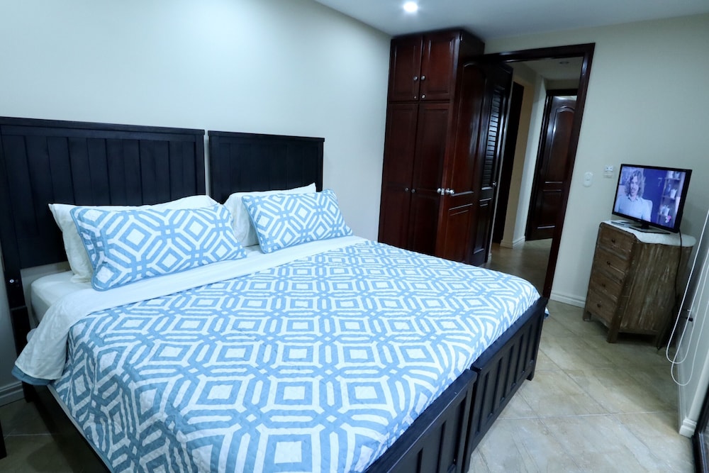 2 BEDROOMS, CONDO, DELUXE, POOL SIDE, 2 BATHROOMS