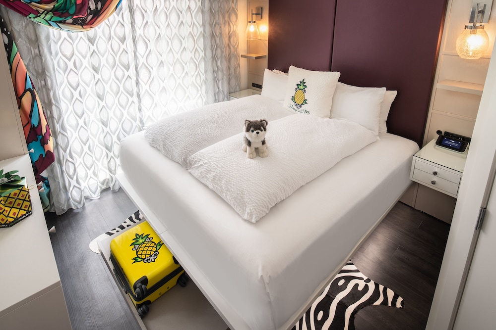 Fashionista, Connecting, 2 King Beds