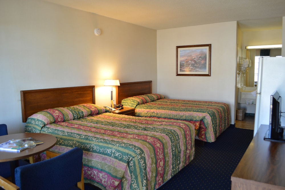 STANDARD, 2 DOUBLE BEDS, SMOKING