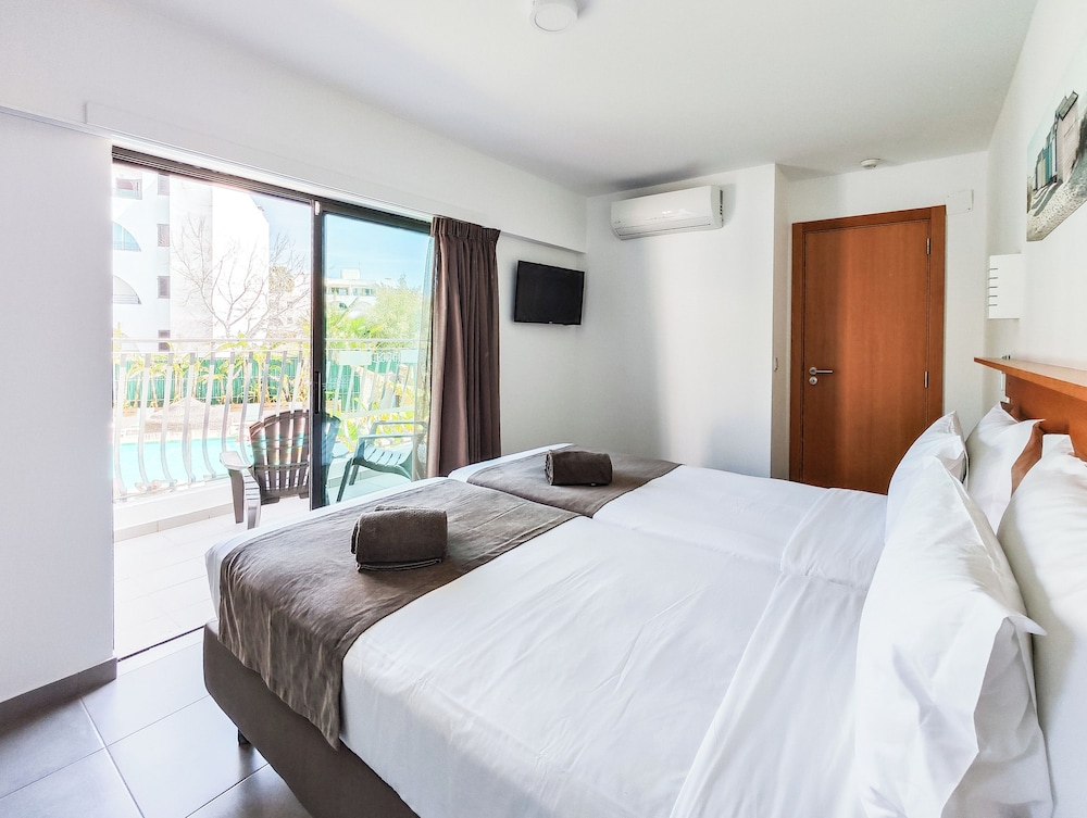 SUPERIOR, APARTMENT, TWIN BEDS, SOFA