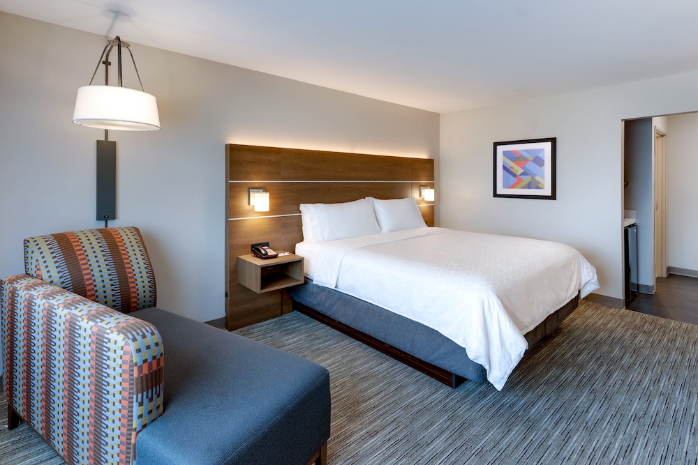 Holiday Inn Express Suites Middletown Goshen 17/71