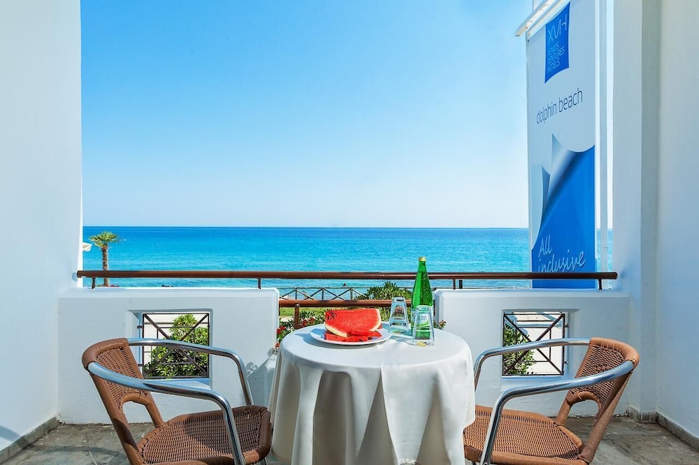 Xenios Dolphin Beach Hotel 65/68