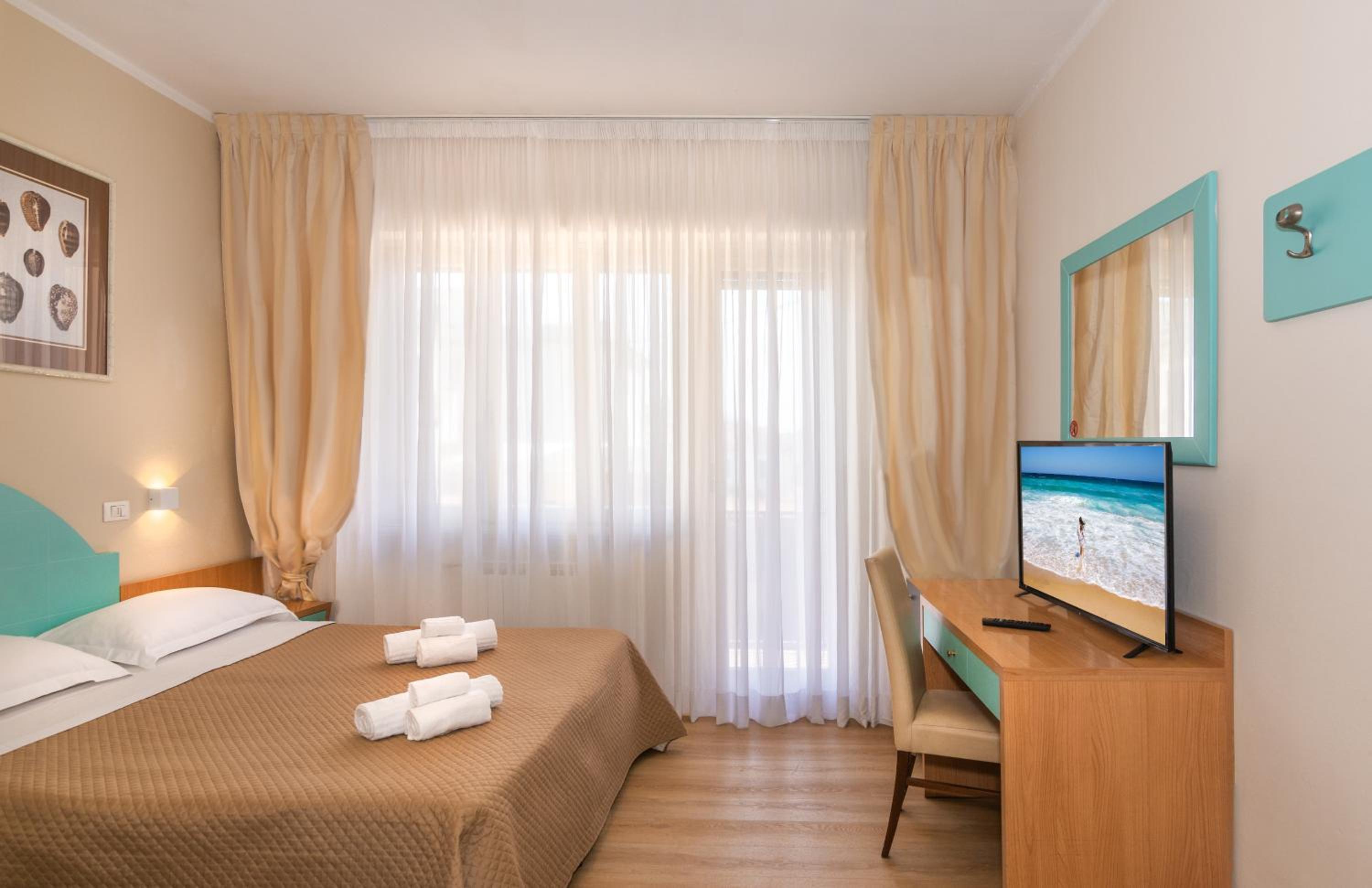 Room, Double Bed, Balcony, Hotel Stella D'italia 4/10