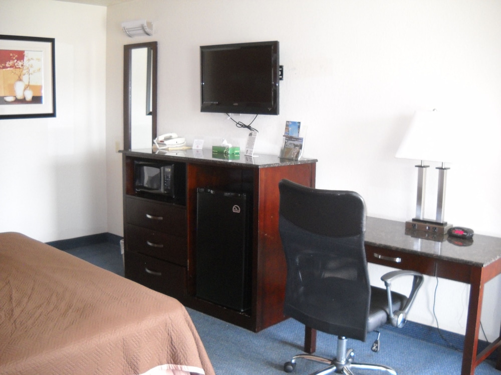 Travelodge by Wyndham Parkersburg 11/13