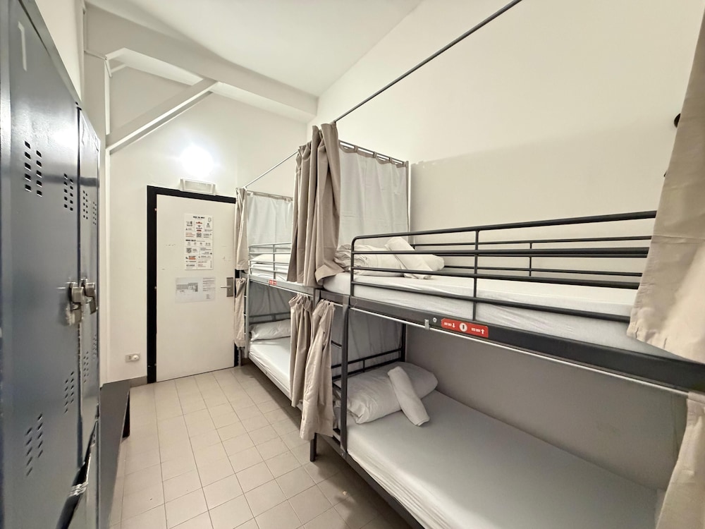 FEMALE DORM, FEMALE ONLY, 4 PEOPLE