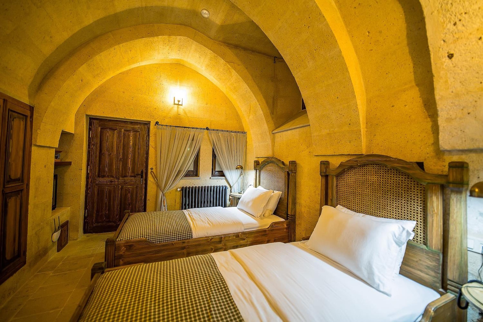 ECONOMY, TWIN BEDS
