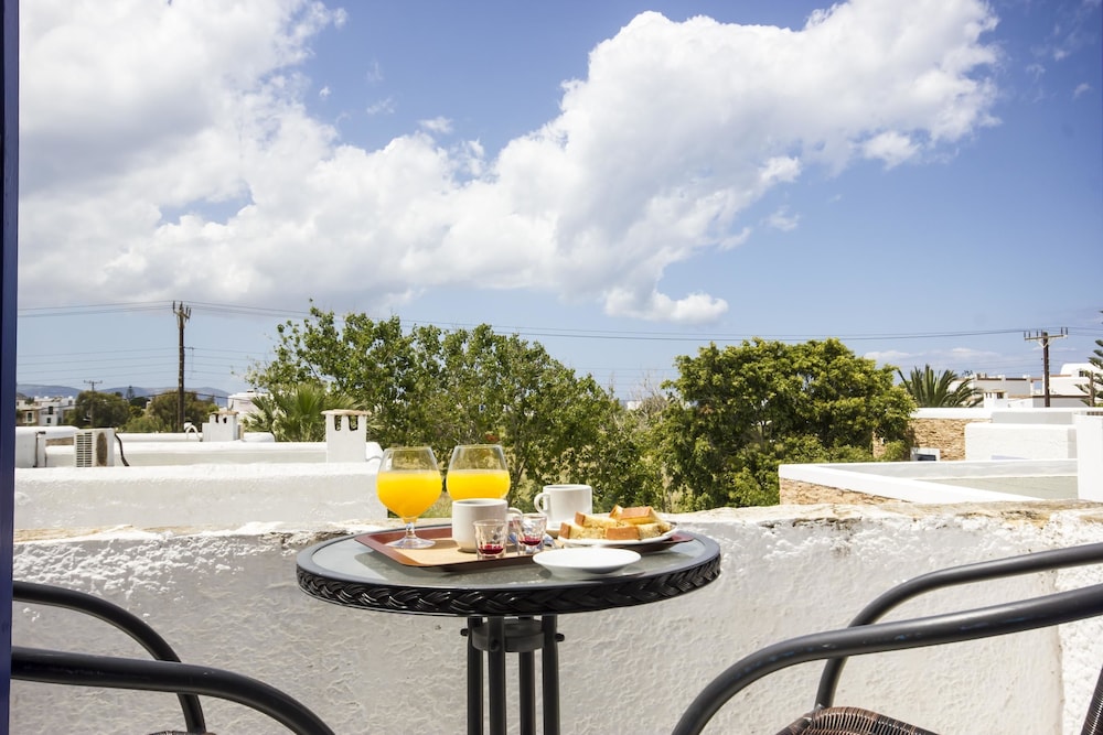 Naxos Holidays 47/64