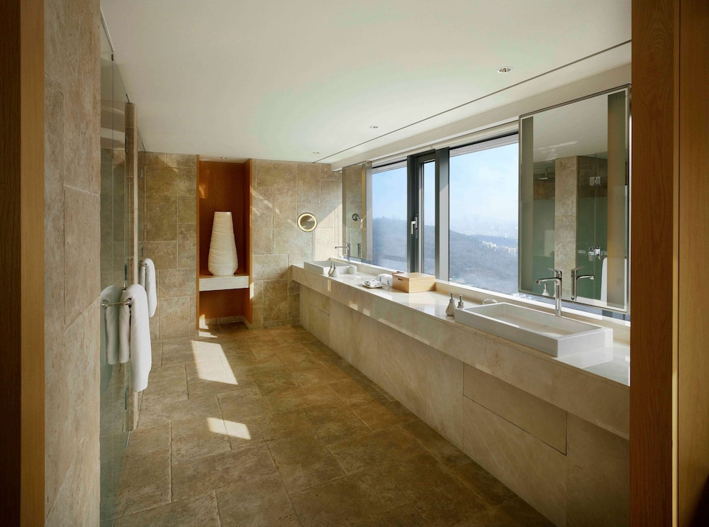 Oasis, Namsan, Retreat, Premier, King Bed, with View, Outdoor Pool